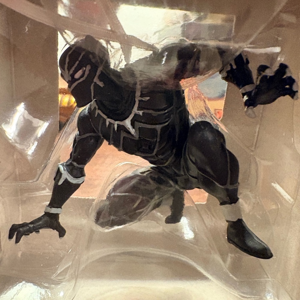 2021 Hallmark Red Box Christmas Tree Ornament Marvel's Black Panther - Picture 2 of 6